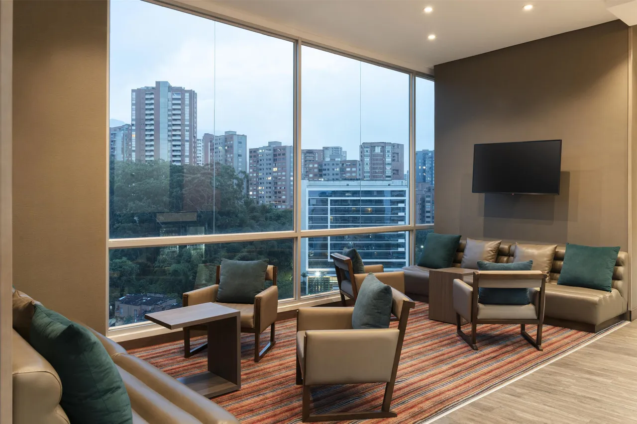 Hampton by Hilton Medellin — ภาพห้องพักและบรรยากาศ