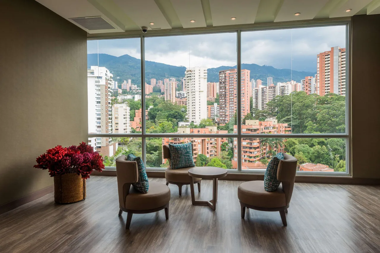 Hampton by Hilton Medellin — ภาพห้องพักและบรรยากาศ