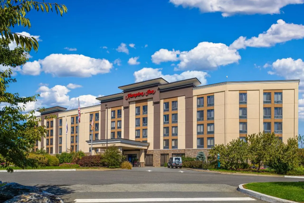 Hampton Inn Carlstadt-At The Meadowlands — โรงแรมในใกล้ MetLife Stadium