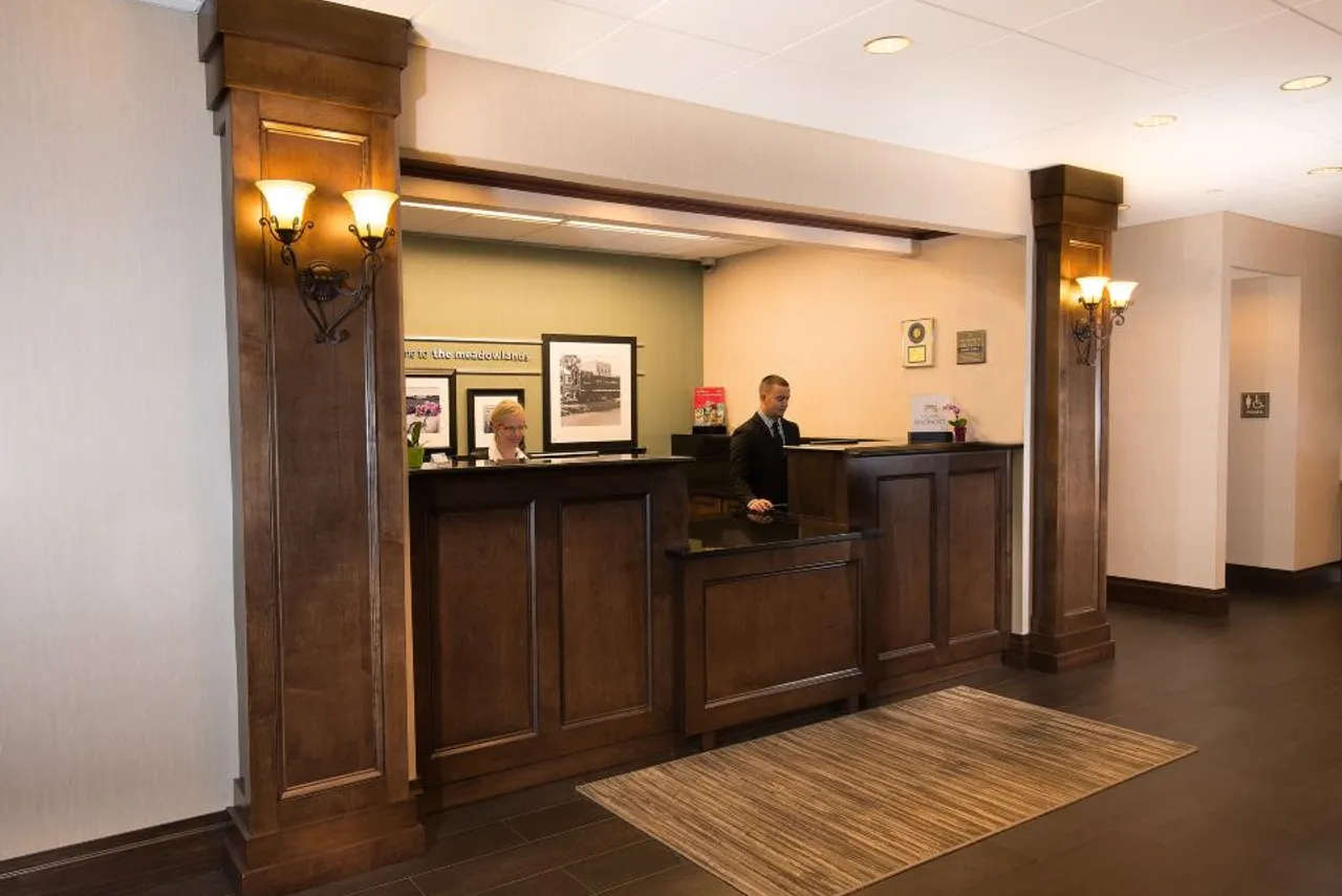 Hampton Inn Carlstadt-At The Meadowlands — ภาพห้องพักและบรรยากาศ