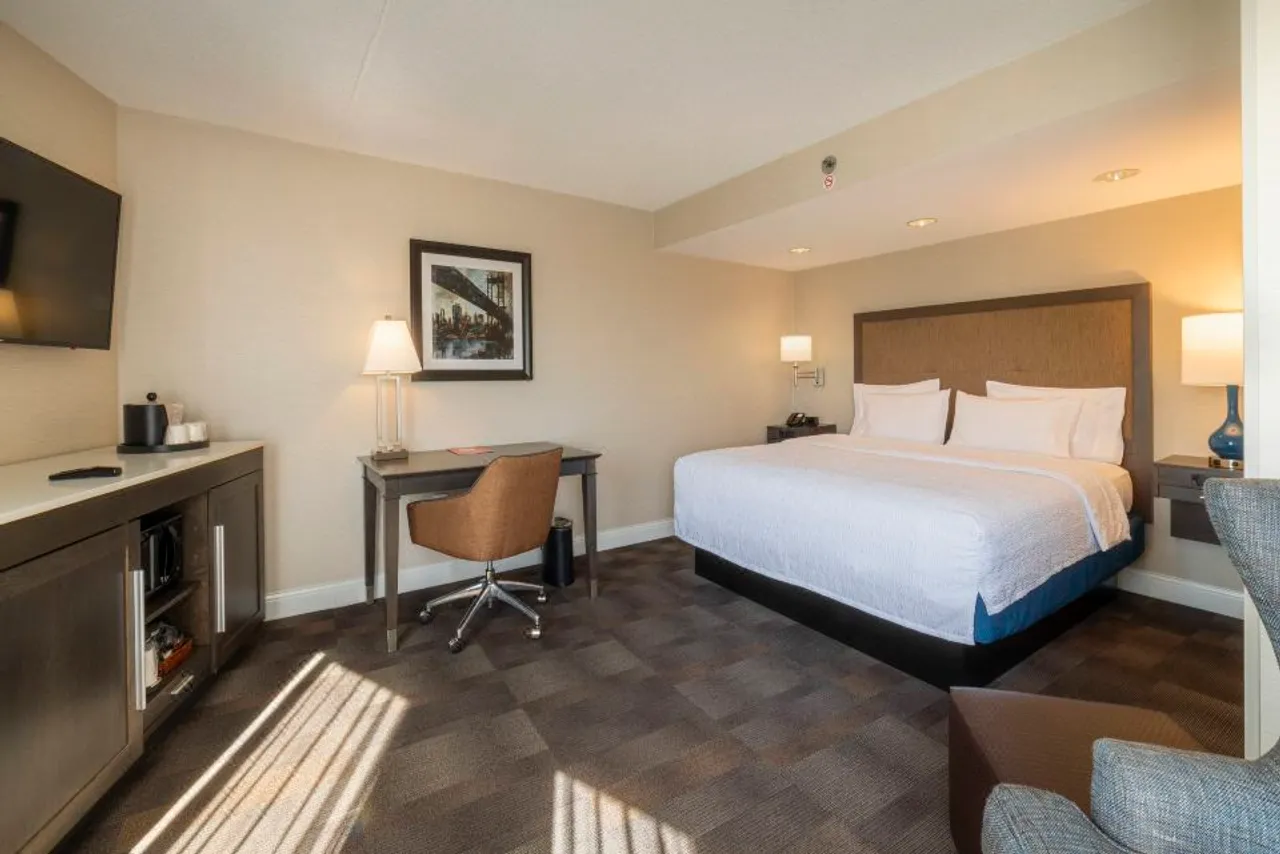 Hampton Inn Carlstadt-At The Meadowlands — ภาพห้องพักและบรรยากาศ