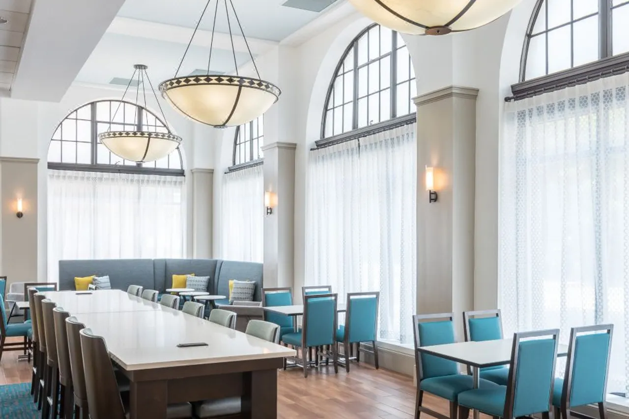 Hampton Inn & Suites Atlanta-Downtown — ภาพห้องพักและบรรยากาศ