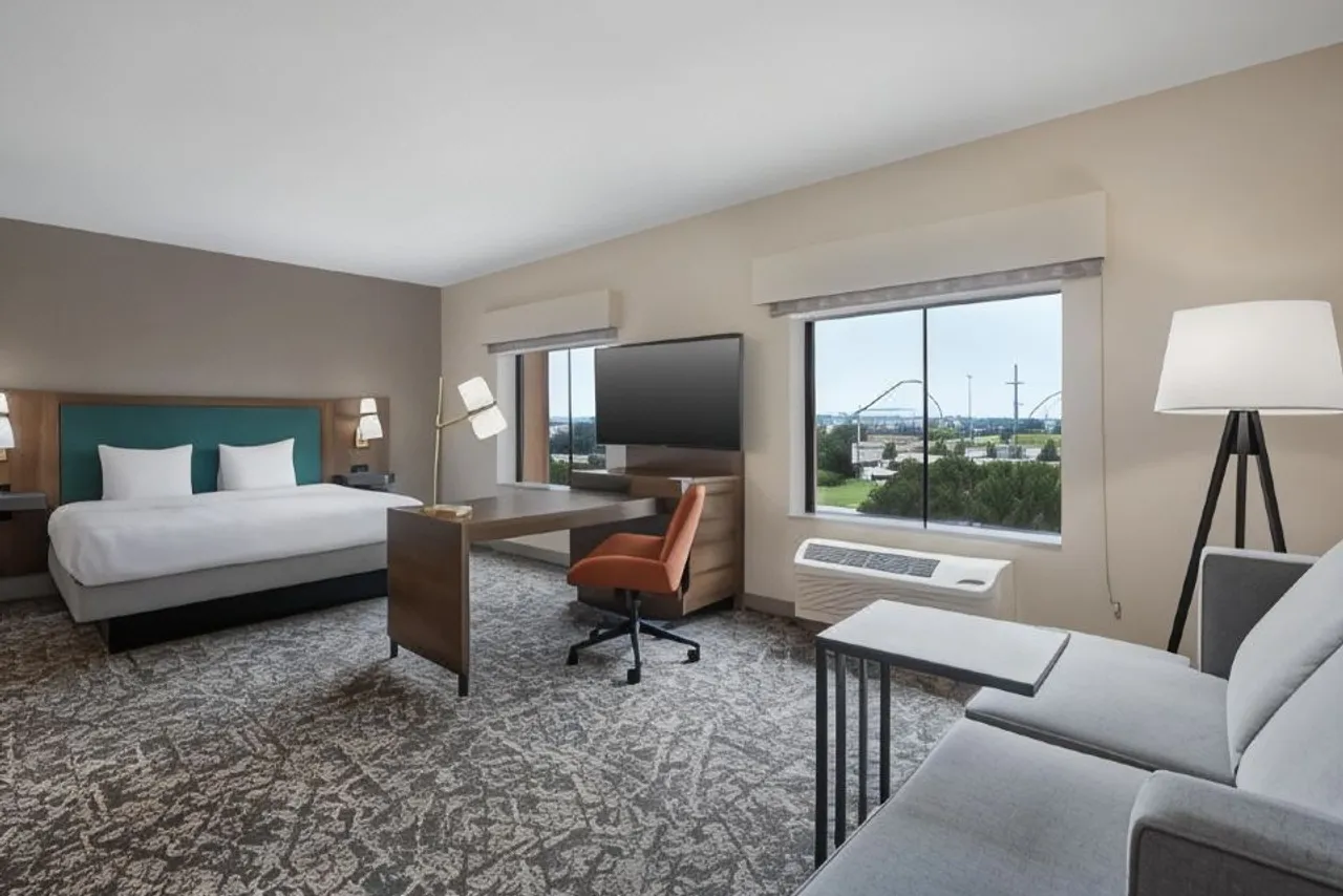 Hampton Inn & Suites Dallas-Arlington North-Entertainment District — โรงแรมในใกล้ AT&T Stadium