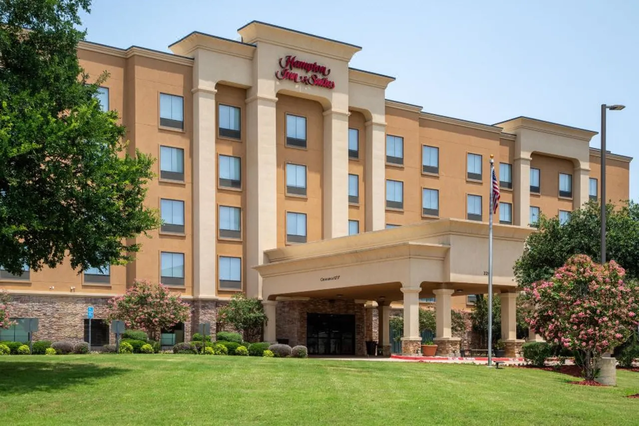 Hampton Inn & Suites Dallas-Arlington North-Entertainment District — ภาพห้องพักและบรรยากาศ