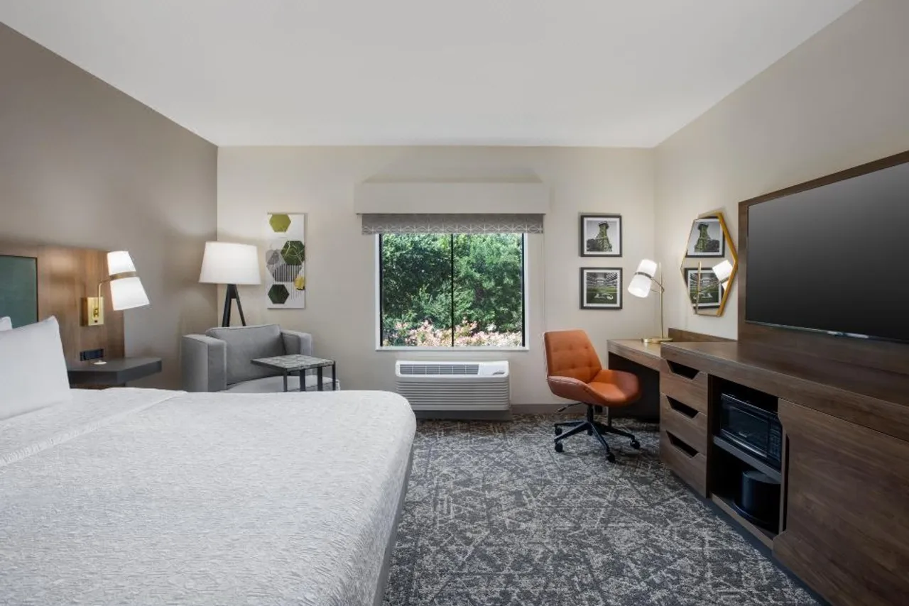 Hampton Inn & Suites Dallas-Arlington North-Entertainment District — ภาพห้องพักและบรรยากาศ