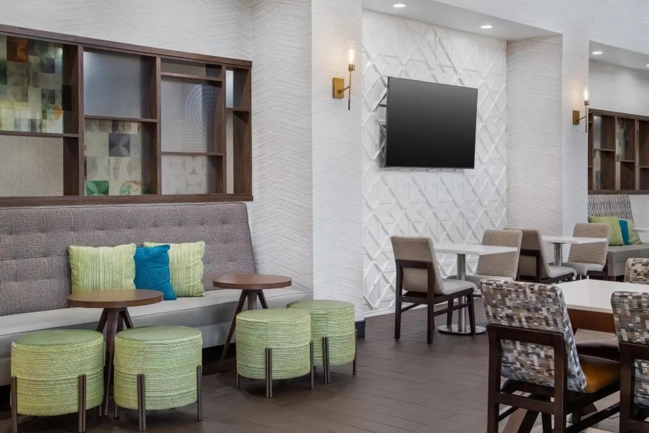 Hampton Inn & Suites Dallas-Arlington North-Entertainment District — ภาพห้องพักและบรรยากาศ