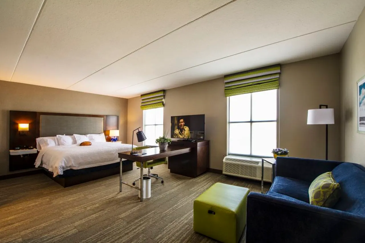 Hampton Inn & Suites Foxborough/Mansfield — โรงแรมในใกล้ Gillette Stadium