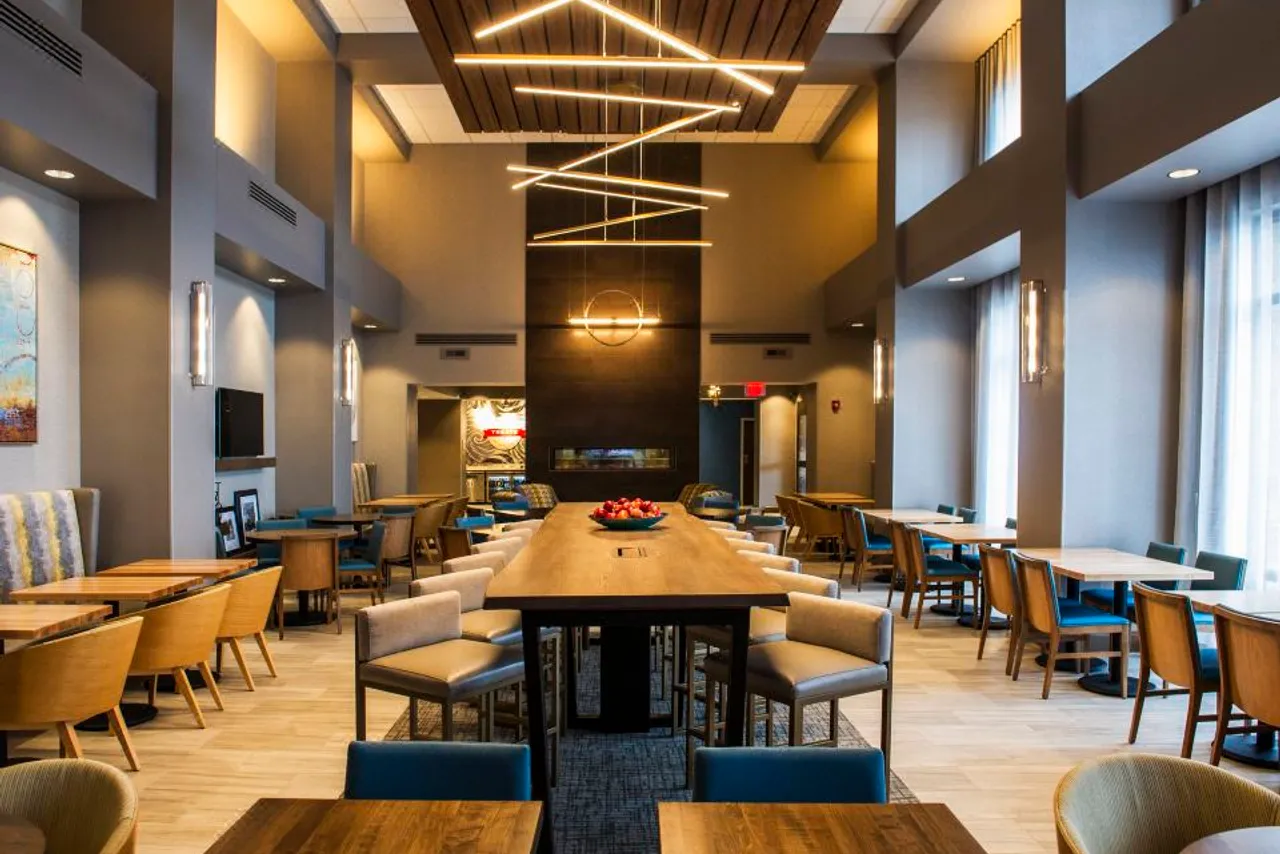 Hampton Inn & Suites Foxborough/Mansfield — ภาพห้องพักและบรรยากาศ