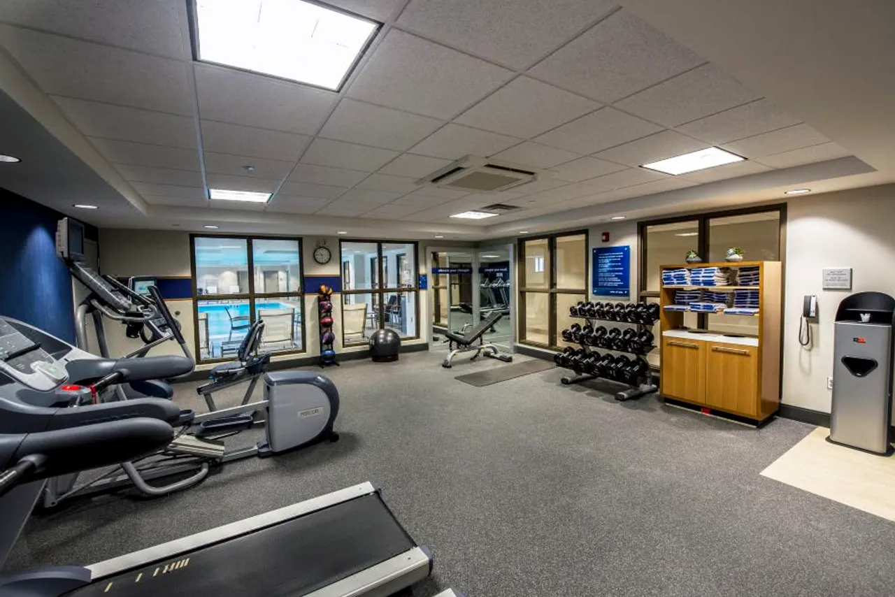 Hampton Inn & Suites Foxborough/Mansfield — ภาพห้องพักและบรรยากาศ