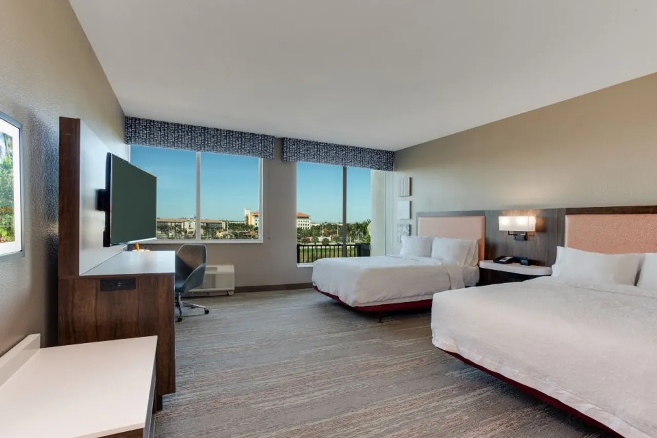 Hampton Inn & Suites Ft. Lauderdale/Miramar — โรงแรมในใกล้ Hard Rock Stadium