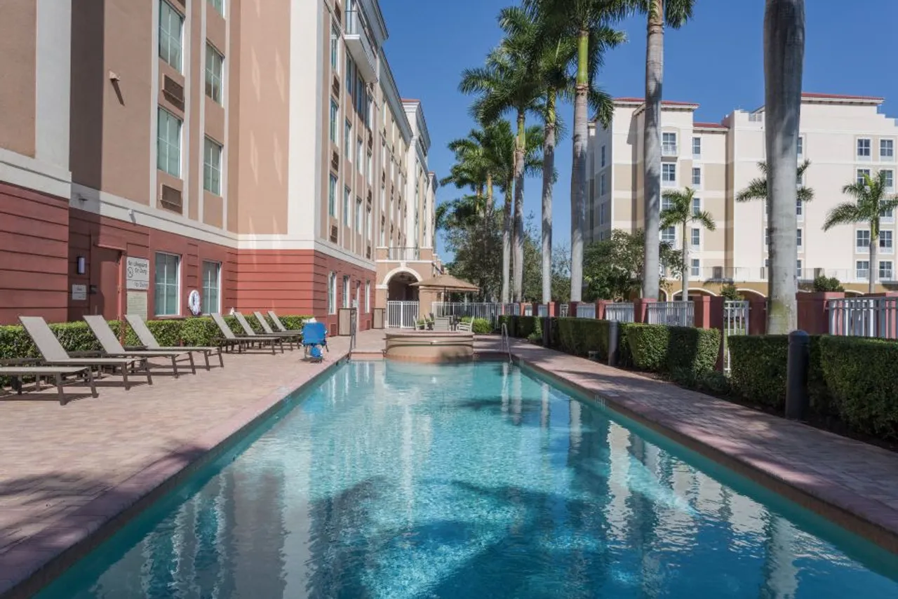 Hampton Inn & Suites Ft. Lauderdale/Miramar — ภาพห้องพักและบรรยากาศ