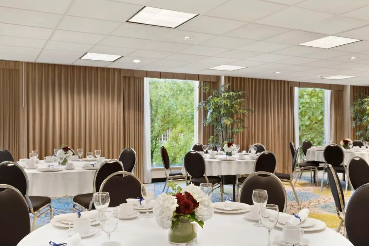 Hampton Inn & Suites by Hilton Vancouver Downtown — ภาพห้องพักและบรรยากาศ