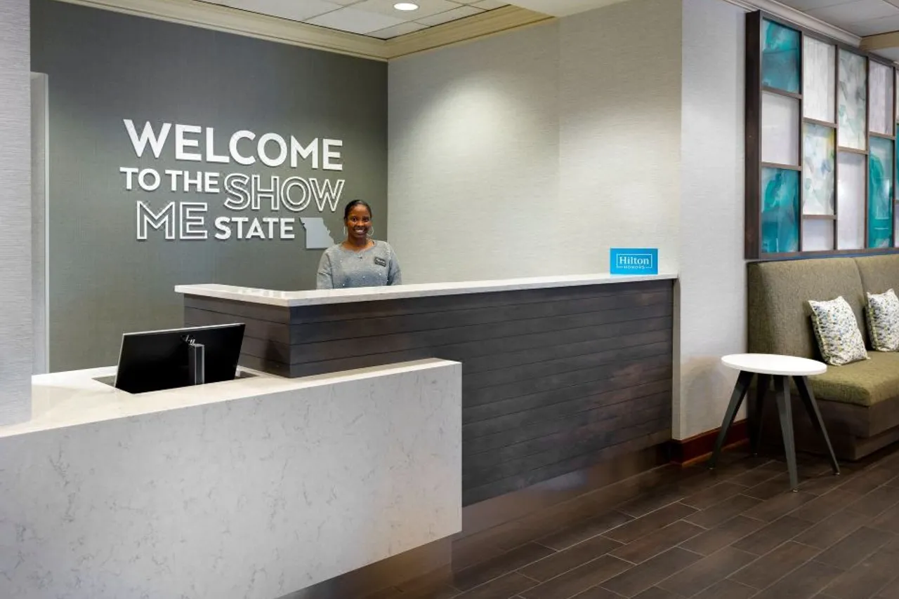 Hampton Inn & Suites Kansas City-Country Club Plaza — ภาพห้องพักและบรรยากาศ