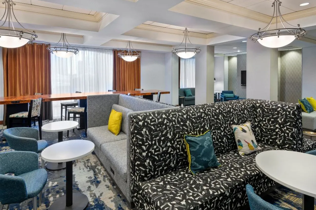 Hampton Inn & Suites Kansas City-Country Club Plaza — ภาพห้องพักและบรรยากาศ