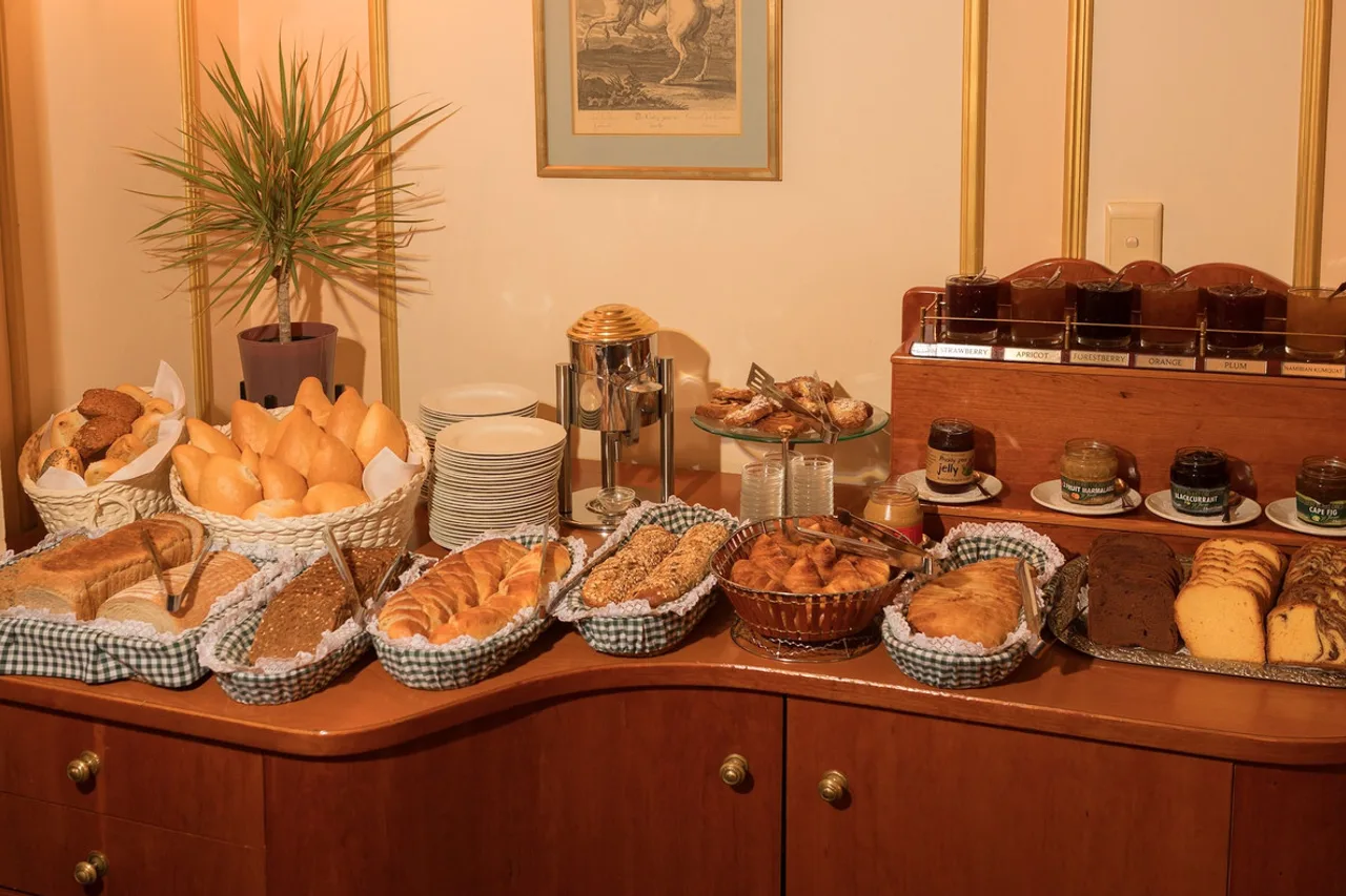 Hansa Hotel Swakopmund — ภาพห้องพักและบรรยากาศ