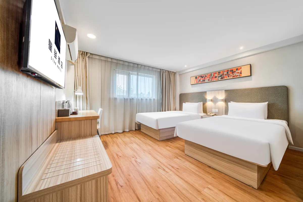 HanTing Hotel Ningbo Railway Station — rooms and atmosphere