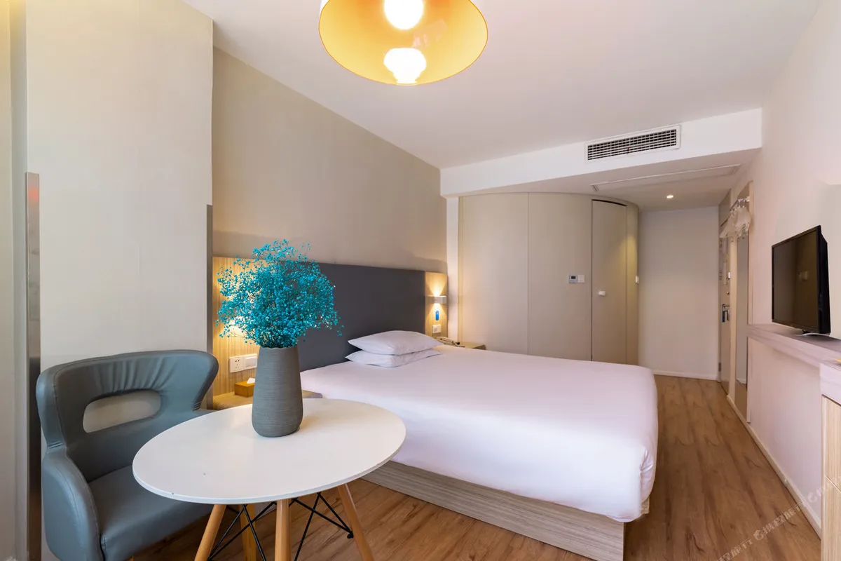 Hanting Hotel Xiamen Zhongshan Road Pedestrian Street Datong Road — rooms and atmosphere