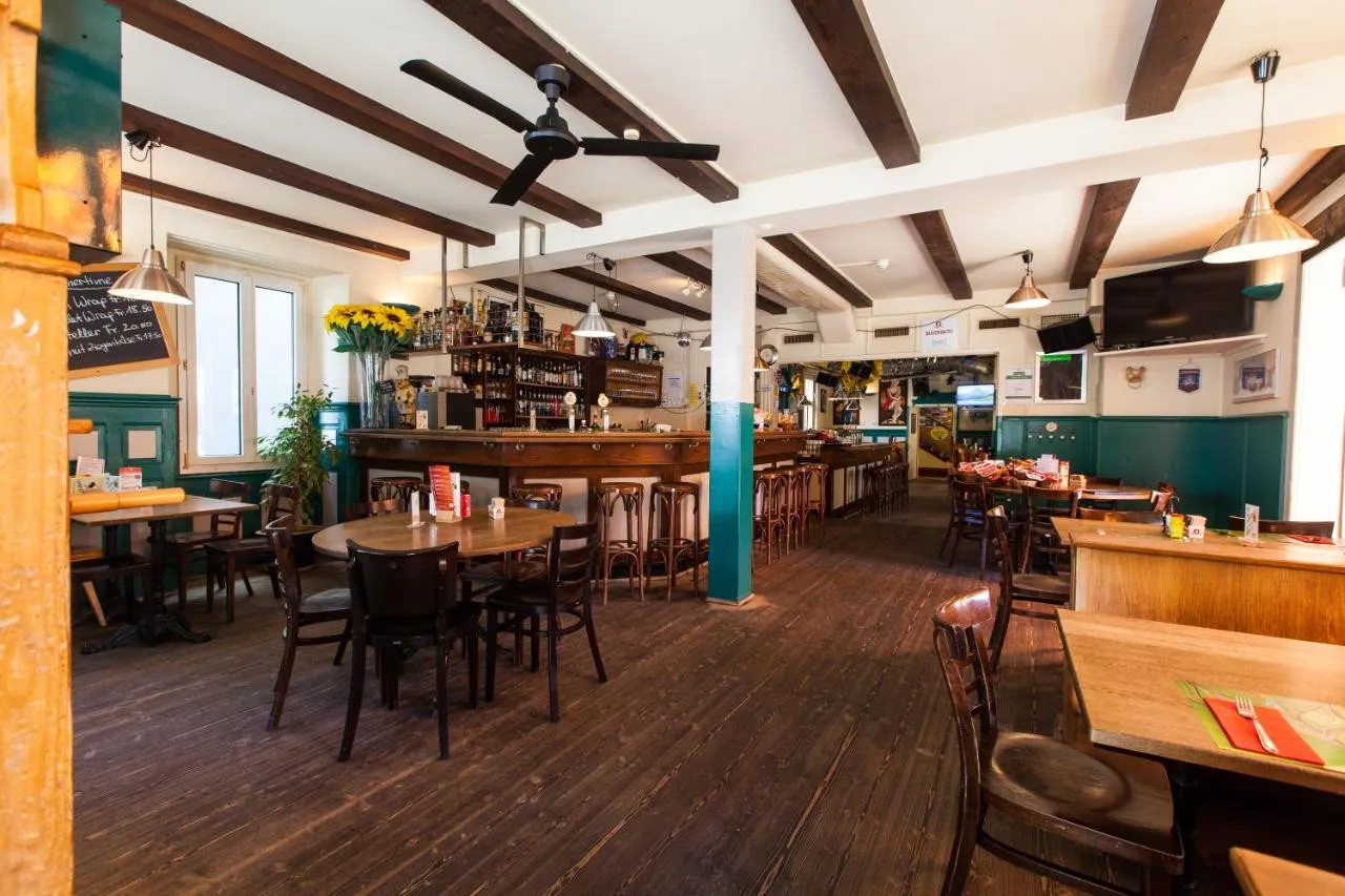 Happy Inn Lodge Interlaken — rooms and atmosphere