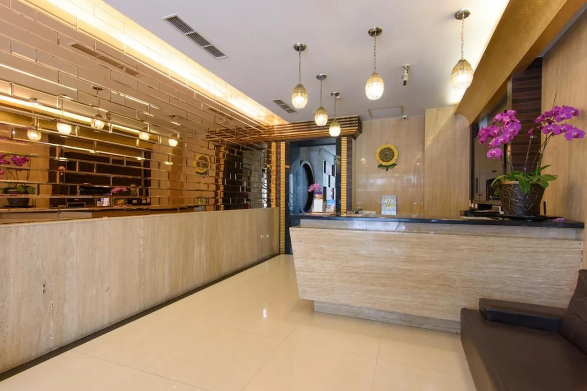 Harbor Elite Hotel — rooms and atmosphere