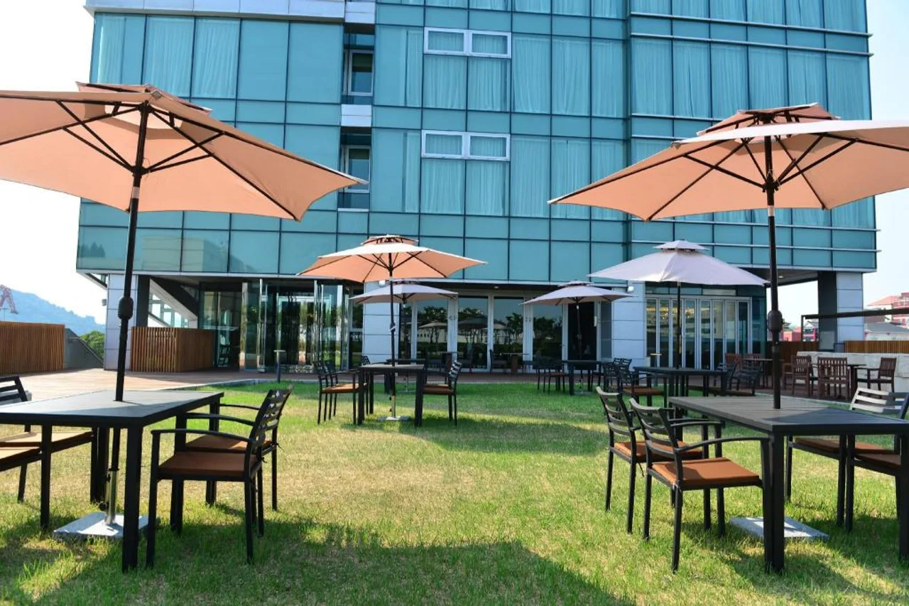 Harbor Park Hotel — rooms and atmosphere