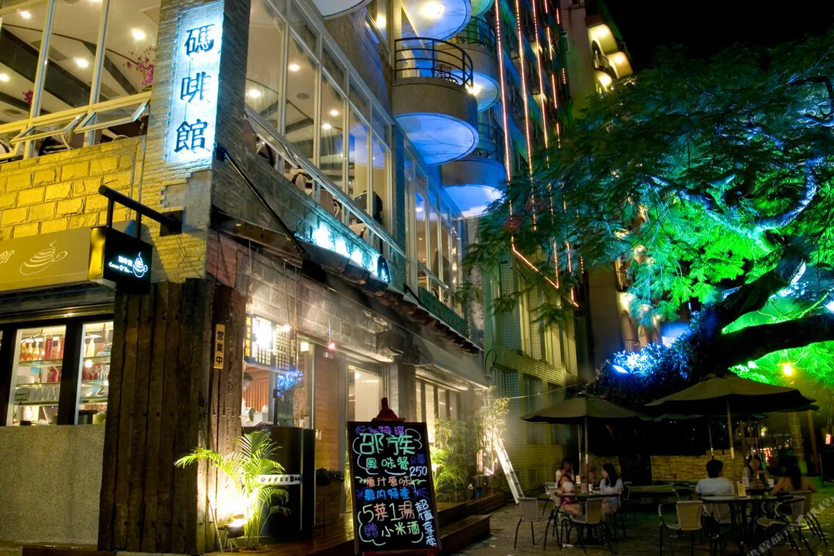 Harbor Resort Hotel — rooms and atmosphere