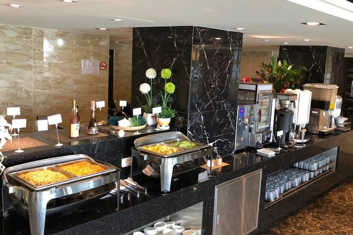 Harbor Resort Hotel — rooms and atmosphere