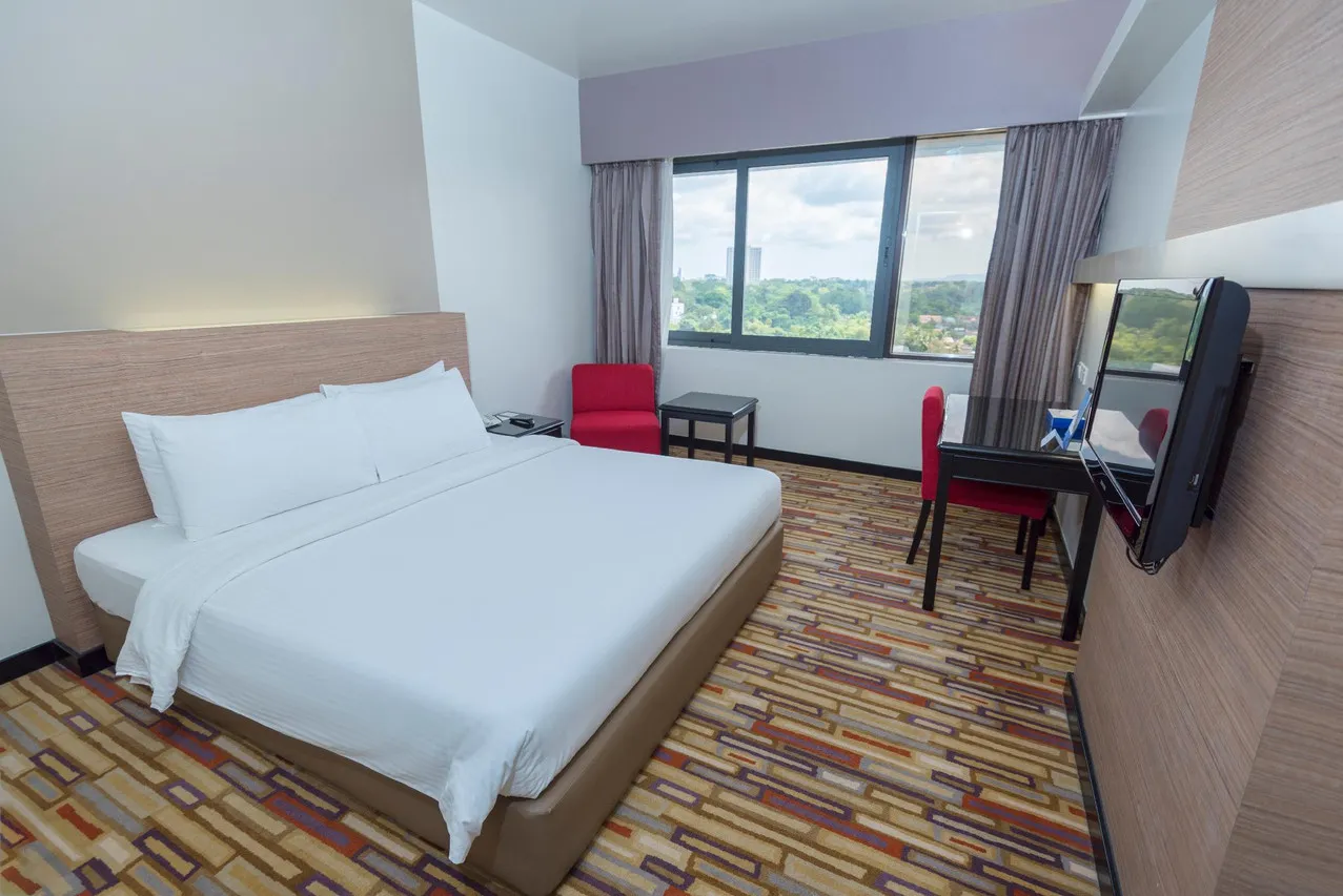Harbour View Hotel — rooms and atmosphere