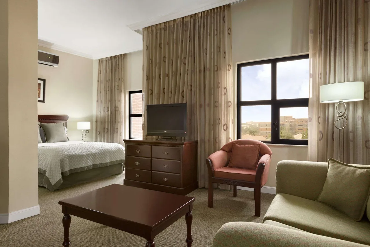 Hawthorn Suites by Wyndham Abuja — ภาพห้องพักและบรรยากาศ
