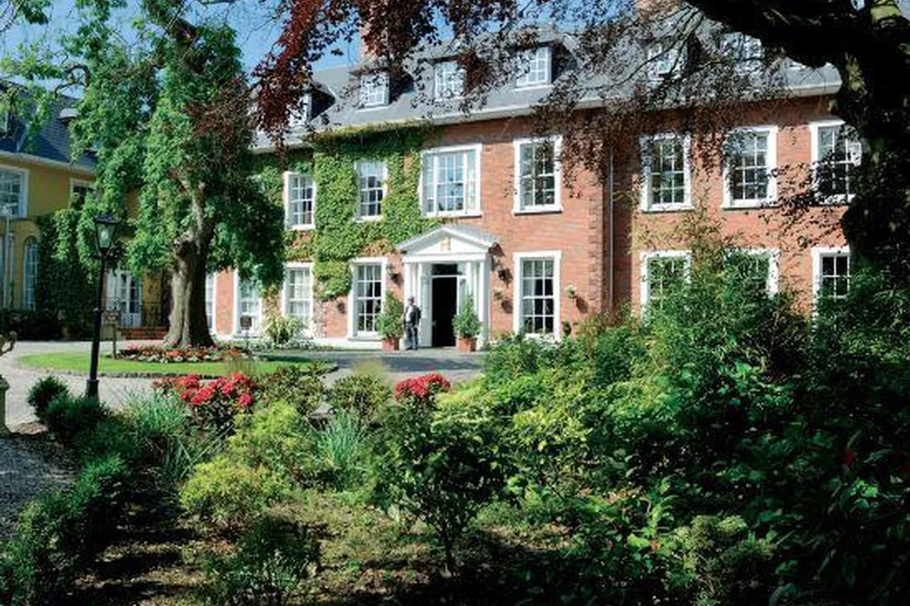 Hayfield Manor — ภาพห้องพักและบรรยากาศ
