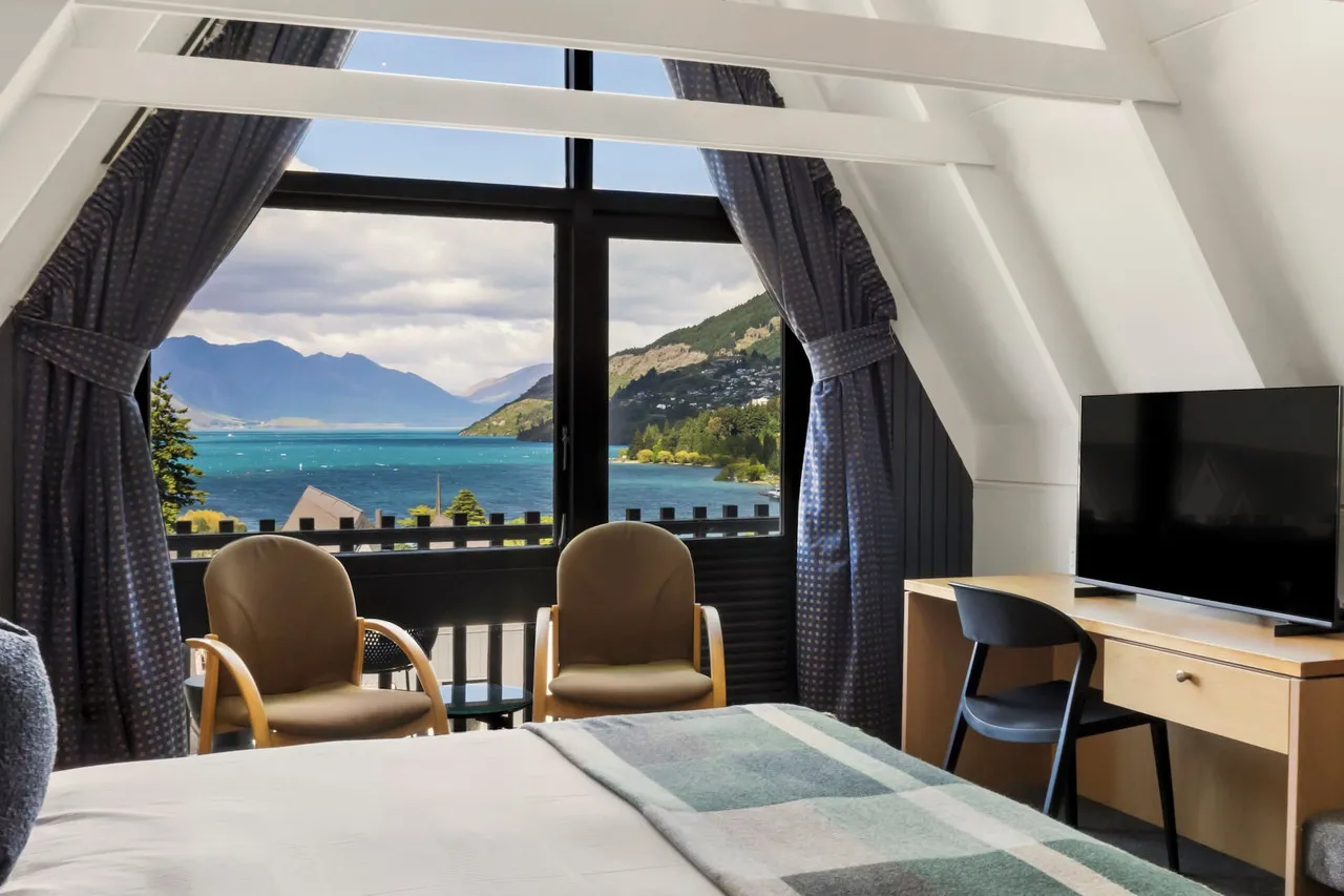 Heartland Hotel Queenstown — rooms and atmosphere