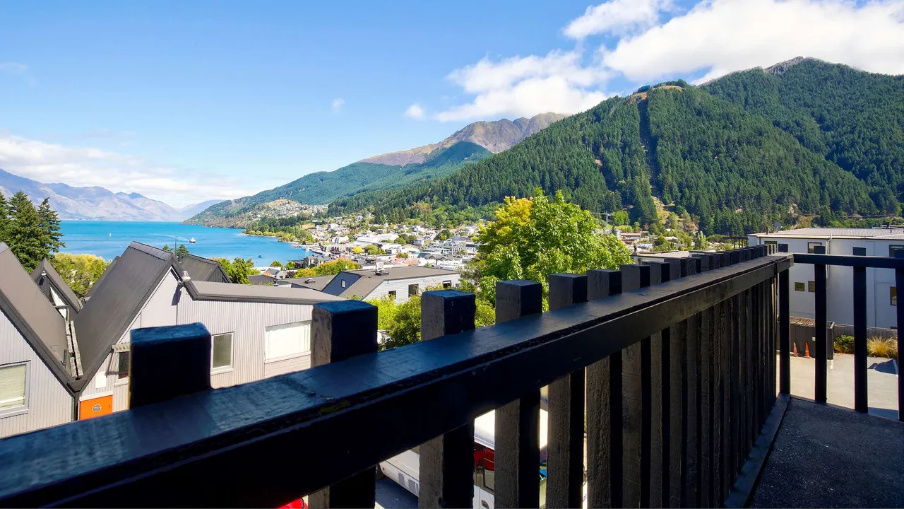 Heartland Hotel Queenstown — rooms and atmosphere