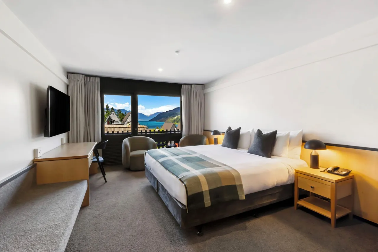 Heartland Hotel Queenstown — rooms and atmosphere
