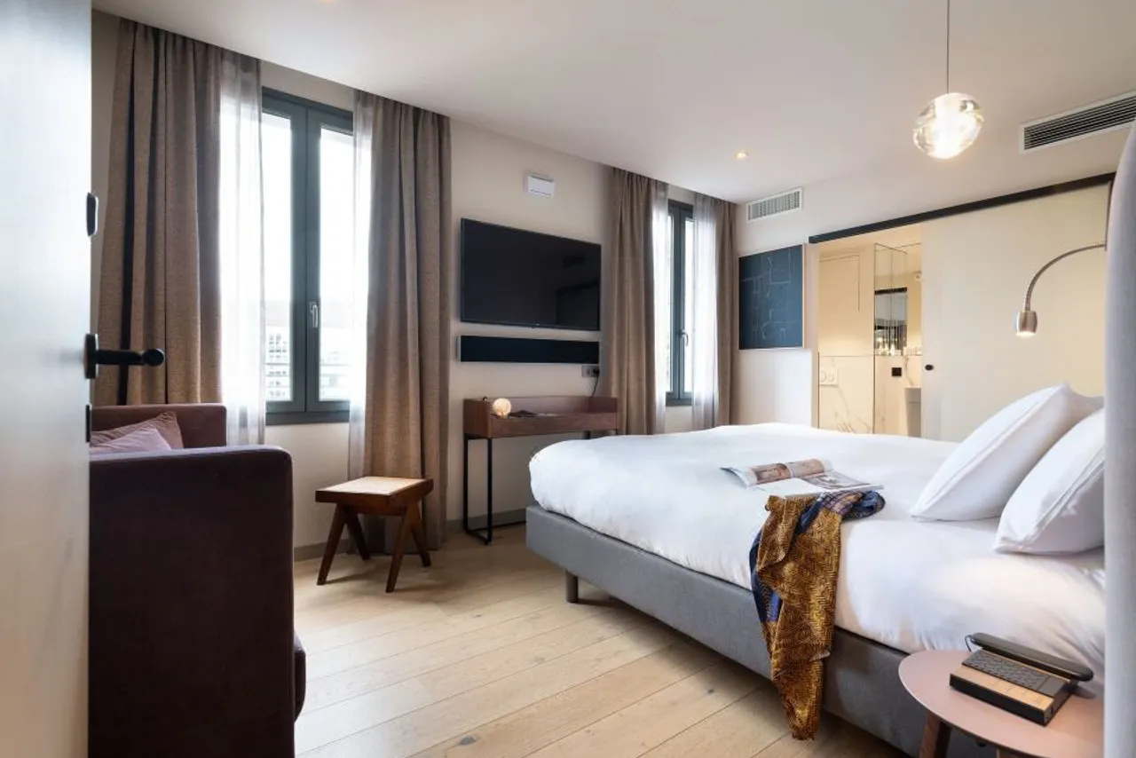 Hôtel Hébé (Hébé Hotel) — ภาพห้องพักและบรรยากาศ