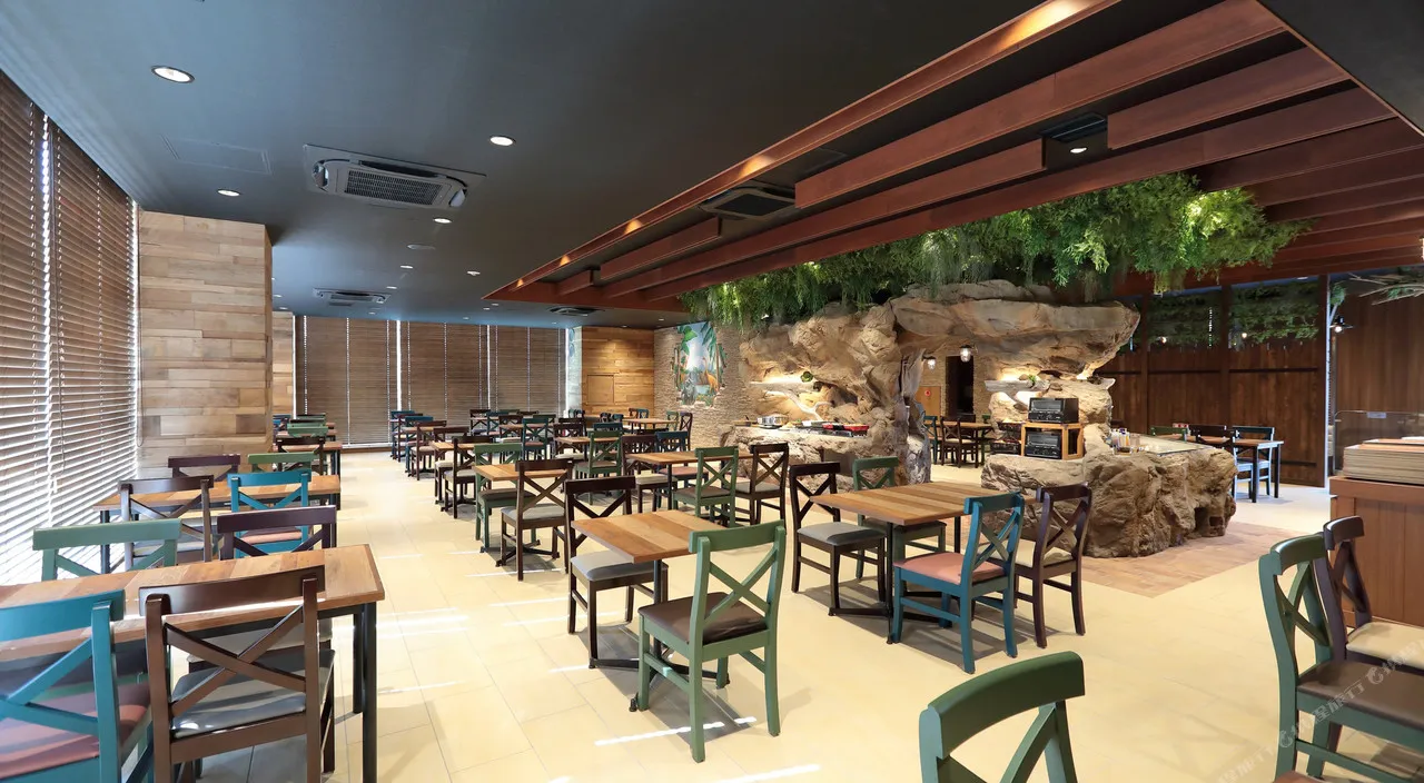 Henn na Hotel Maihama Tokyo Bay — rooms and atmosphere