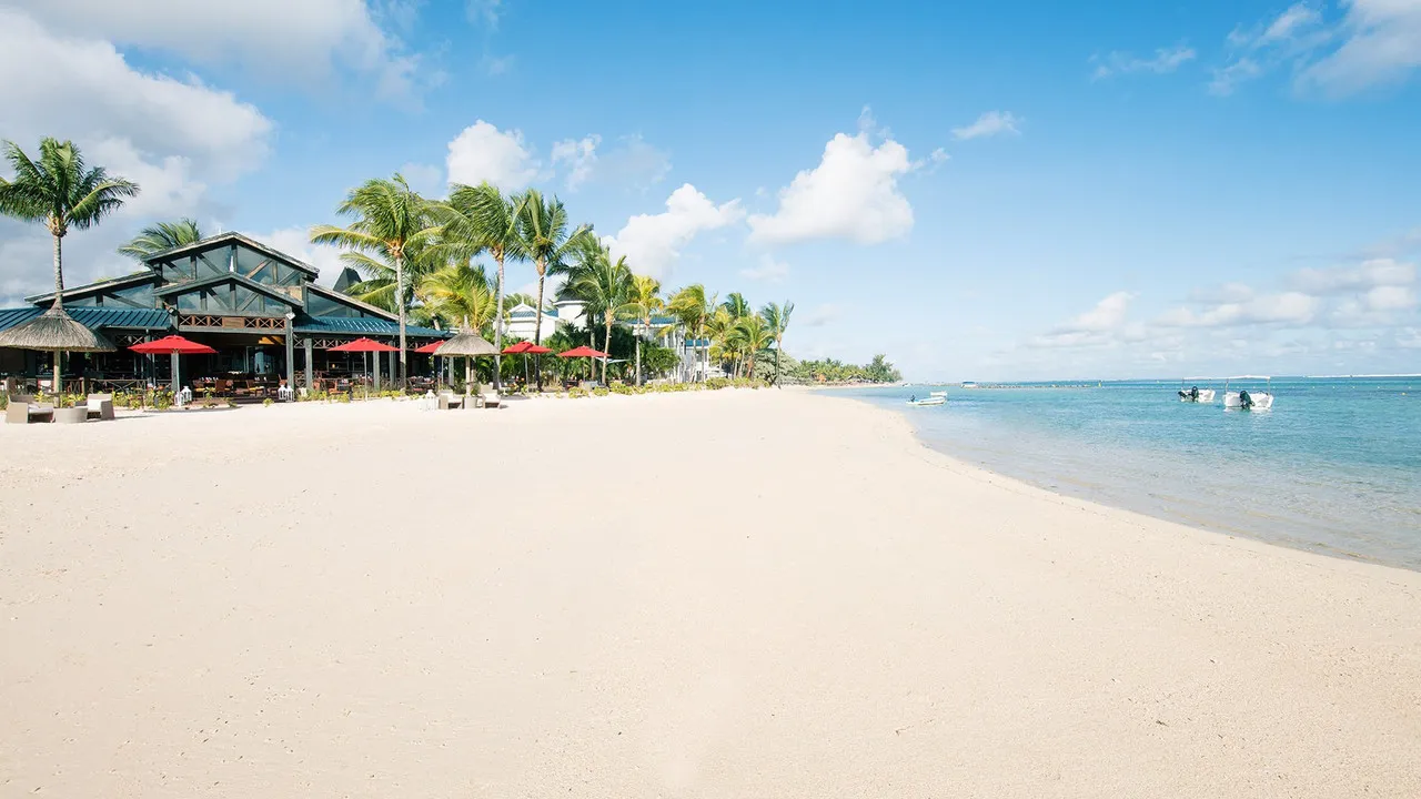 Heritage Le Telfair Golf & Wellness Resort — rooms and atmosphere