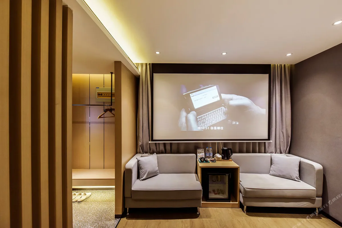 Heye Youth Travel Hotel Xi'an Bell Tower Metro Station — rooms and atmosphere