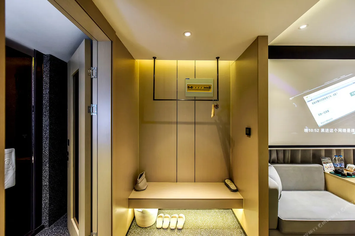 Heye Youth Travel Hotel Xi'an Bell Tower Metro Station — rooms and atmosphere