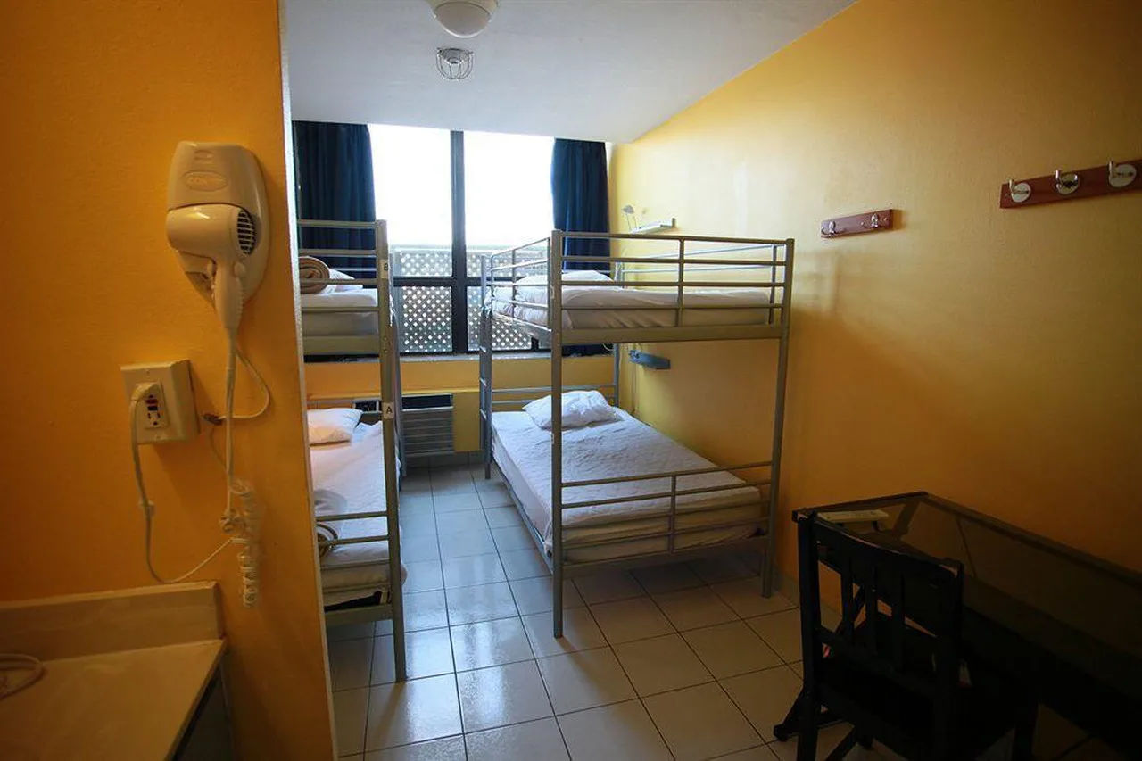 HI Toronto Hostel — rooms and atmosphere