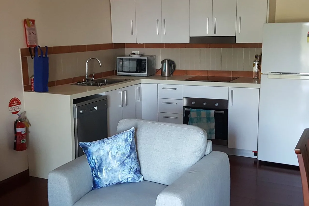 Hibiscus Apartments — ภาพห้องพักและบรรยากาศ