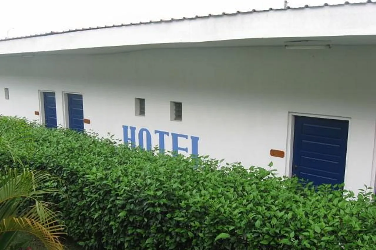 Hibiscus Hotel — rooms and atmosphere