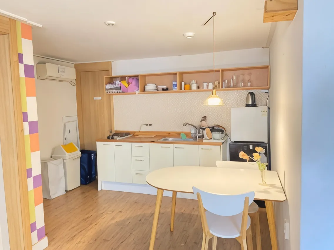 High Street Guesthouse Hongdae — rooms and atmosphere