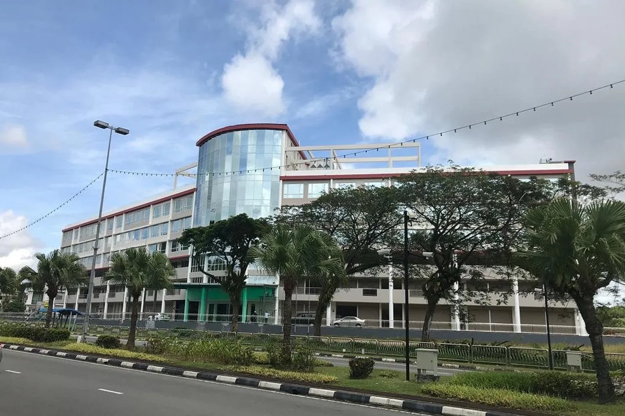 Higher Hotel — โรงแรมในบันดาร์เสรีเบกาวัน