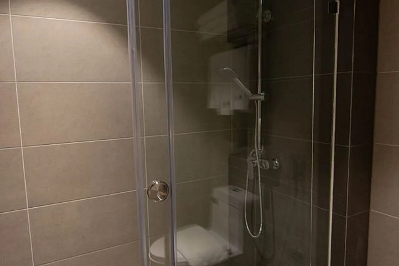 Higher Hotel — ภาพห้องพักและบรรยากาศ