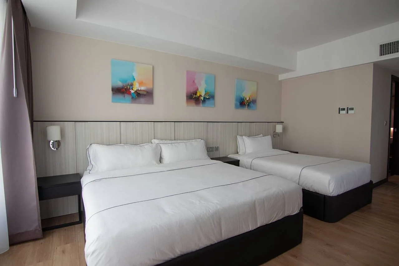 Higher Hotel — ภาพห้องพักและบรรยากาศ