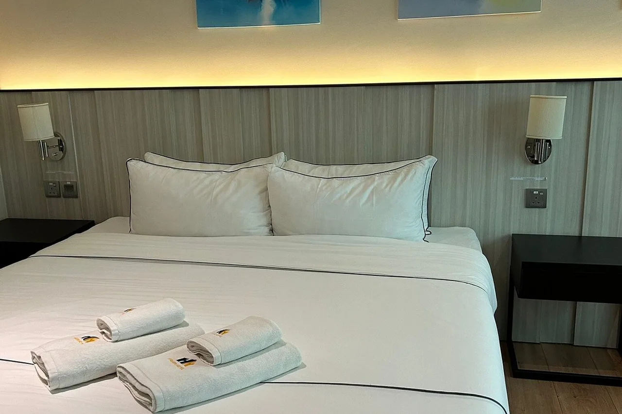 Higher Hotel — ภาพห้องพักและบรรยากาศ