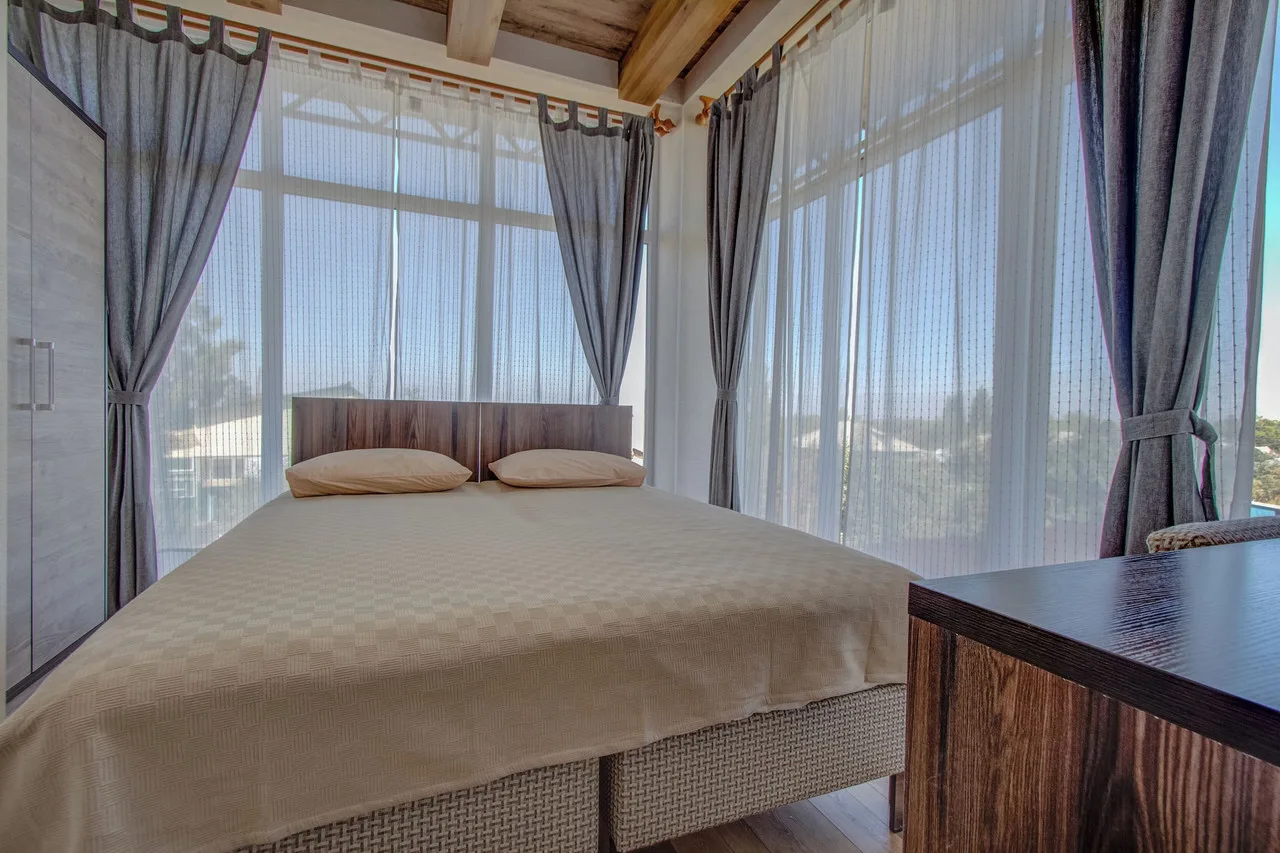 Hillside Karakol B&B — ภาพห้องพักและบรรยากาศ
