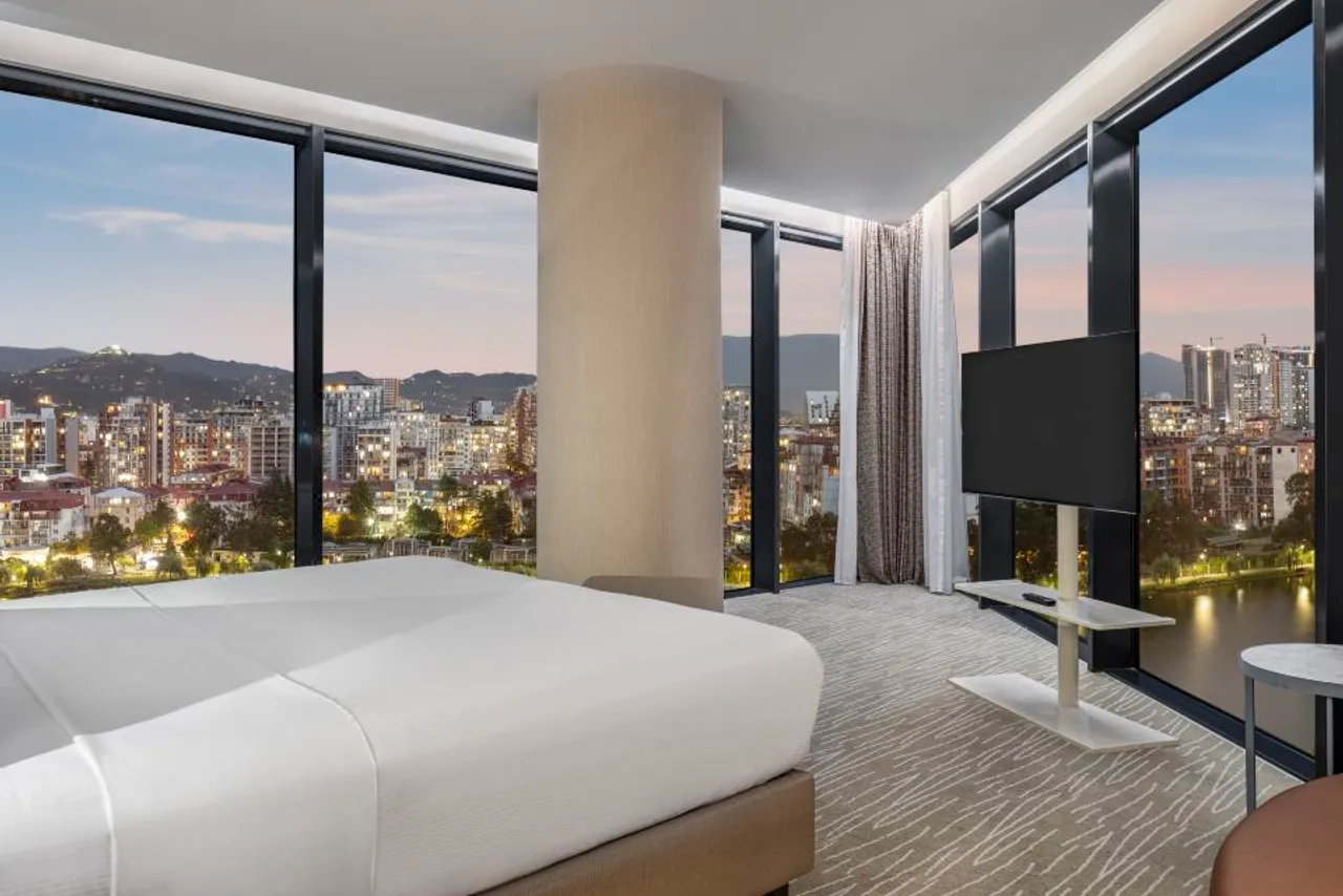Hilton Batumi — ภาพห้องพักและบรรยากาศ