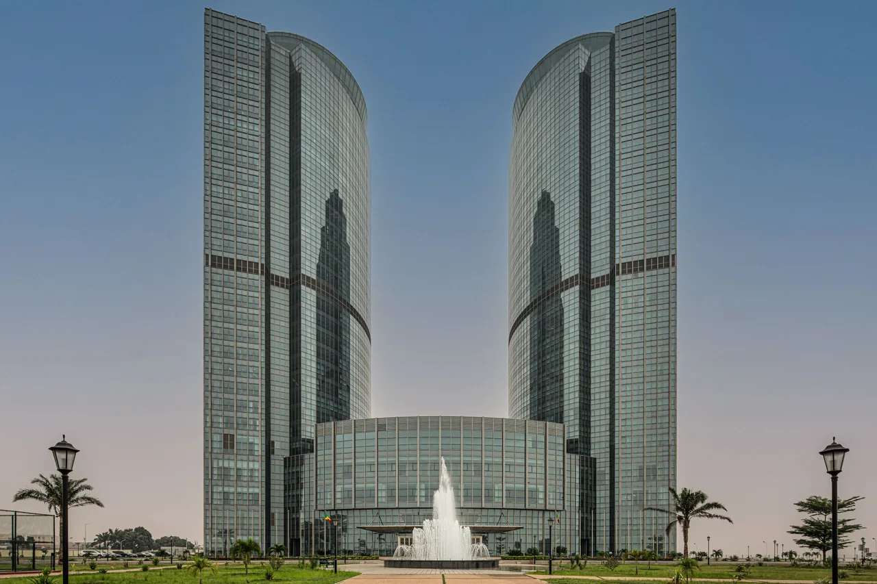 Hilton Brazzaville Les Tours Jumelles Hotel &amp; Residences — rooms and atmosphere