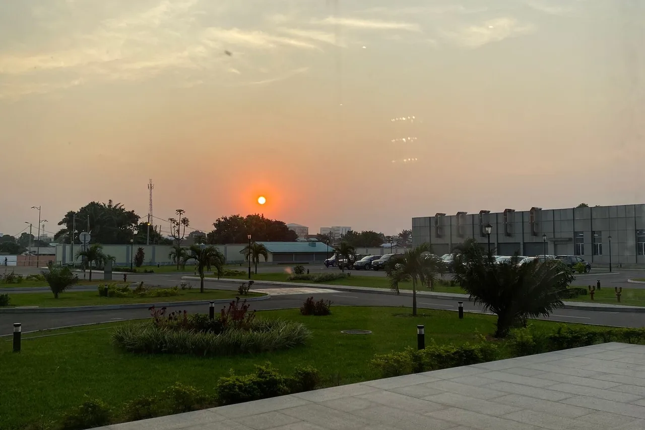 Hilton Brazzaville Les Tours Jumelles Hotel &amp; Residences — rooms and atmosphere