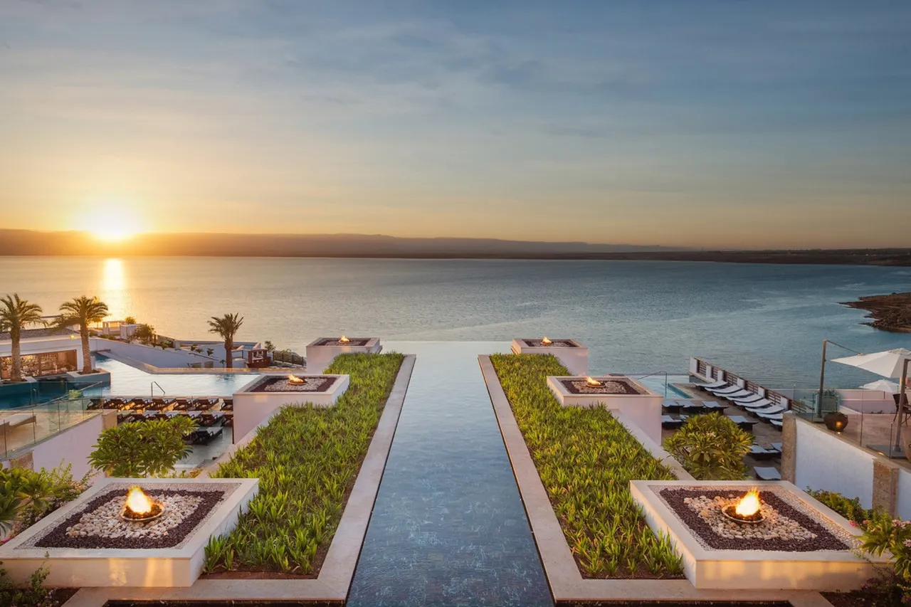 Hilton Dead Sea Resort & Spa — rooms and atmosphere